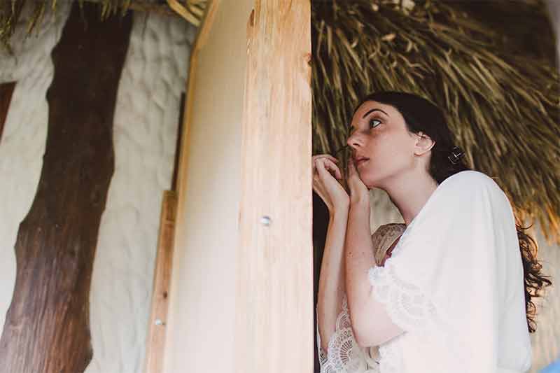 makeup bride beach