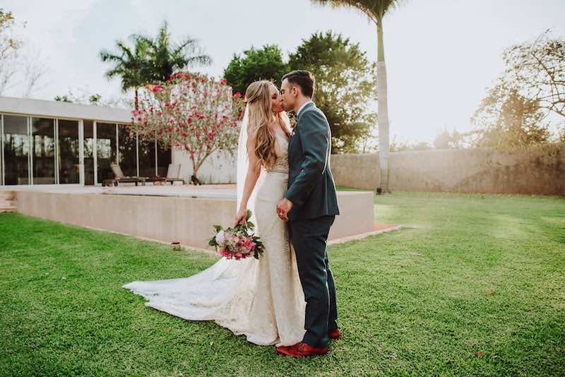 wedding kiss at Hacienda Sac Chic