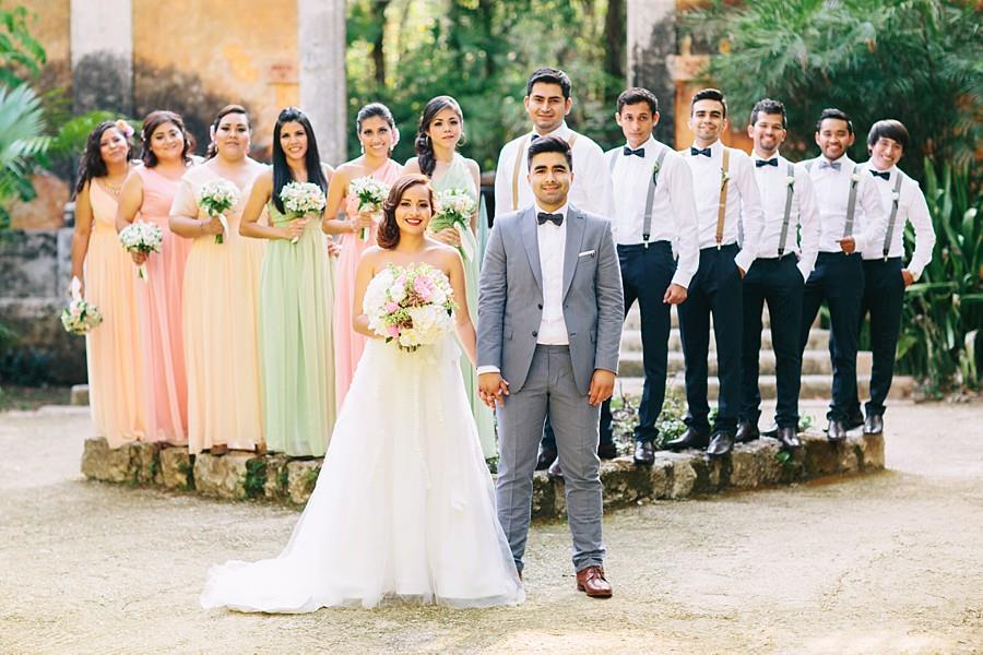 Wedding couple with their bridesmaids and bestmans at Hacienda Uayamon