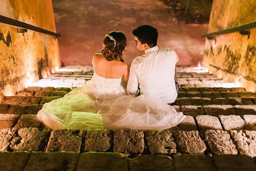 Wedding couple at stairs in Hacienda Uayamon