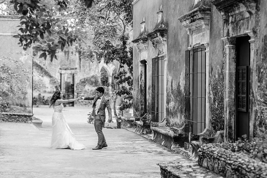 Wedding Couple Dancing at Uayamon