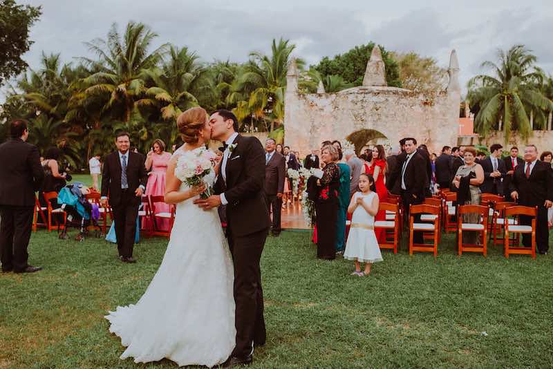 Wedding kiss at Hacienda Chichi Suarez
