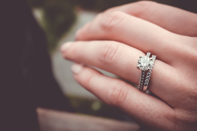 anillos de compromiso y matrimonio