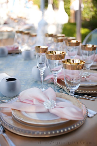 Details at rose gold wedding table 