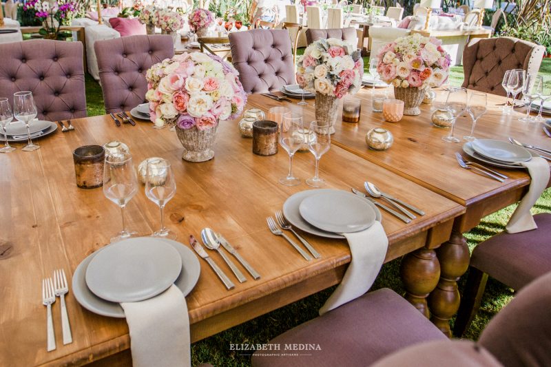 beautiful wedding table and chairs decoration