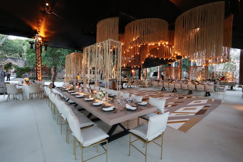 elegant wedding table and chairs decoration