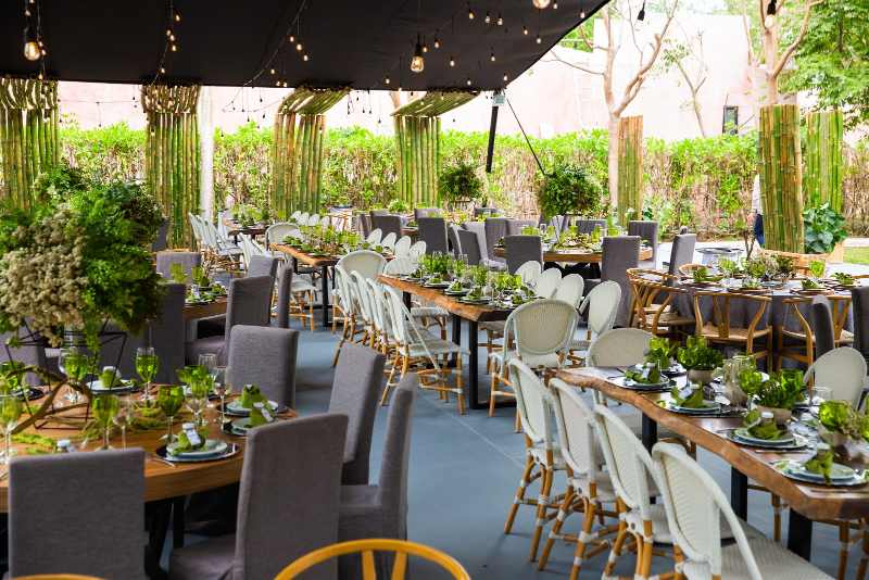 Green decor for wedding in Cancun