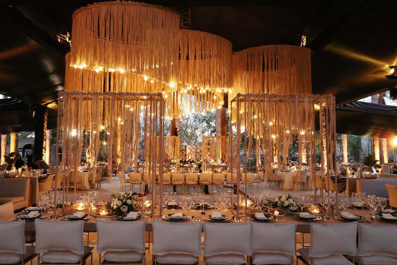 Decoration in golden tones for weddings in Cancun