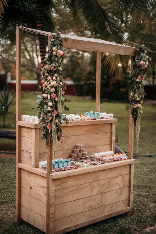 Vintage decor for weddings in Cancun