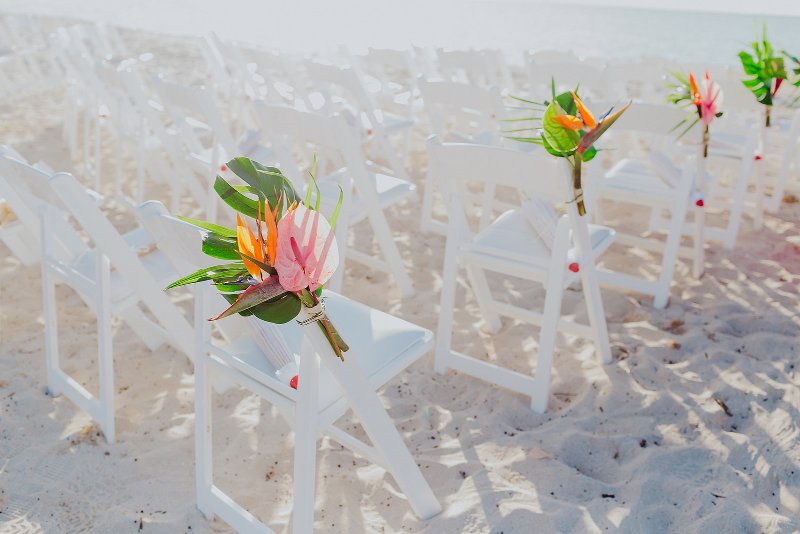 Wedding furniture in Cancun in shades of white