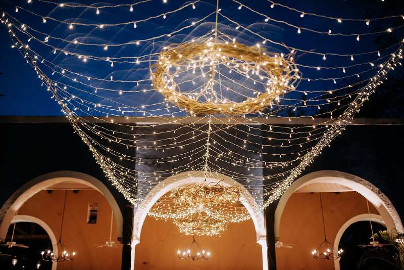 Beautiful chandelier for weddings in Cancun