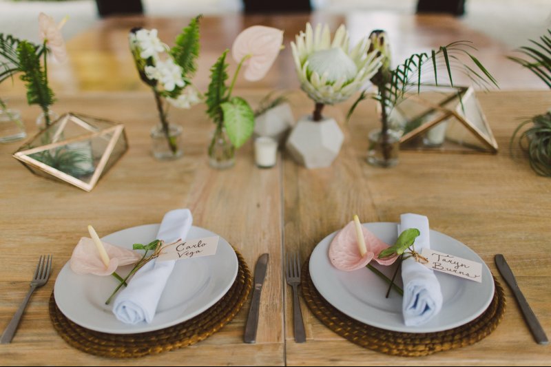 Vintage decor for beach weddings