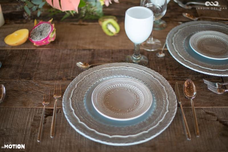 Vintage dishes for a wedding in Cancun 