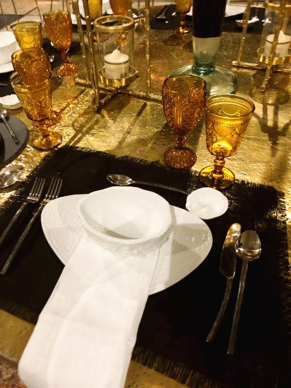 Amazing glassware for wedding decor