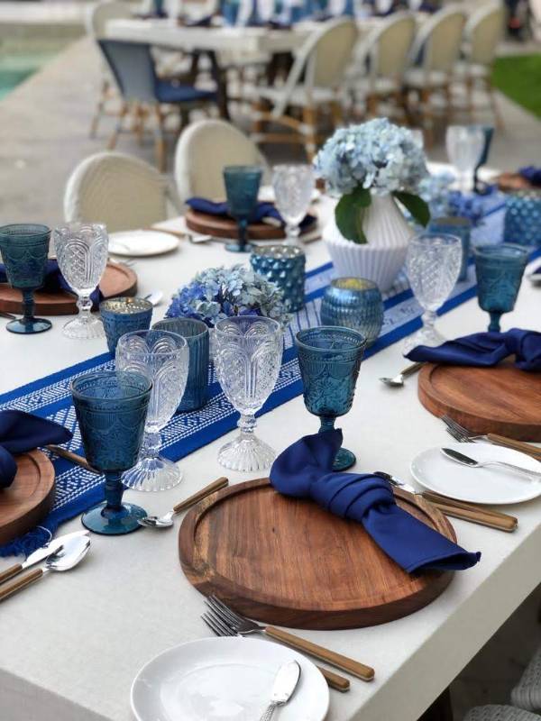 Decoration in blue tones for a vintage wedding