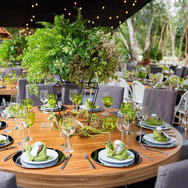 Decoration in shades of green for wedding in Cancun