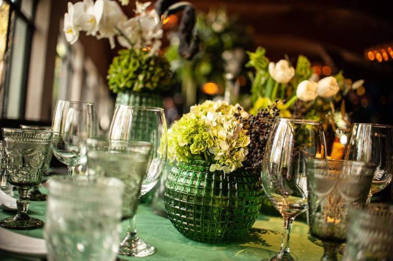 Decoration in green tones for a vintage wedding